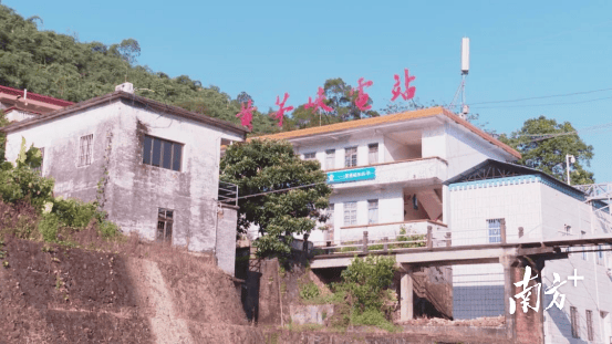 強(qiáng)化政治擔(dān)當(dāng)護(hù)航重大工程建設(shè)<strong></p>
<p>建設(shè)工程</strong>，英德市委書(shū)記陳龍興調(diào)研黃茅峽水庫(kù)工程建設(shè)情況:建設(shè)工程